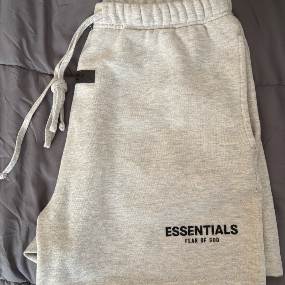 Men’s Essentials Light Gray Fleece-Lined Sweatpants